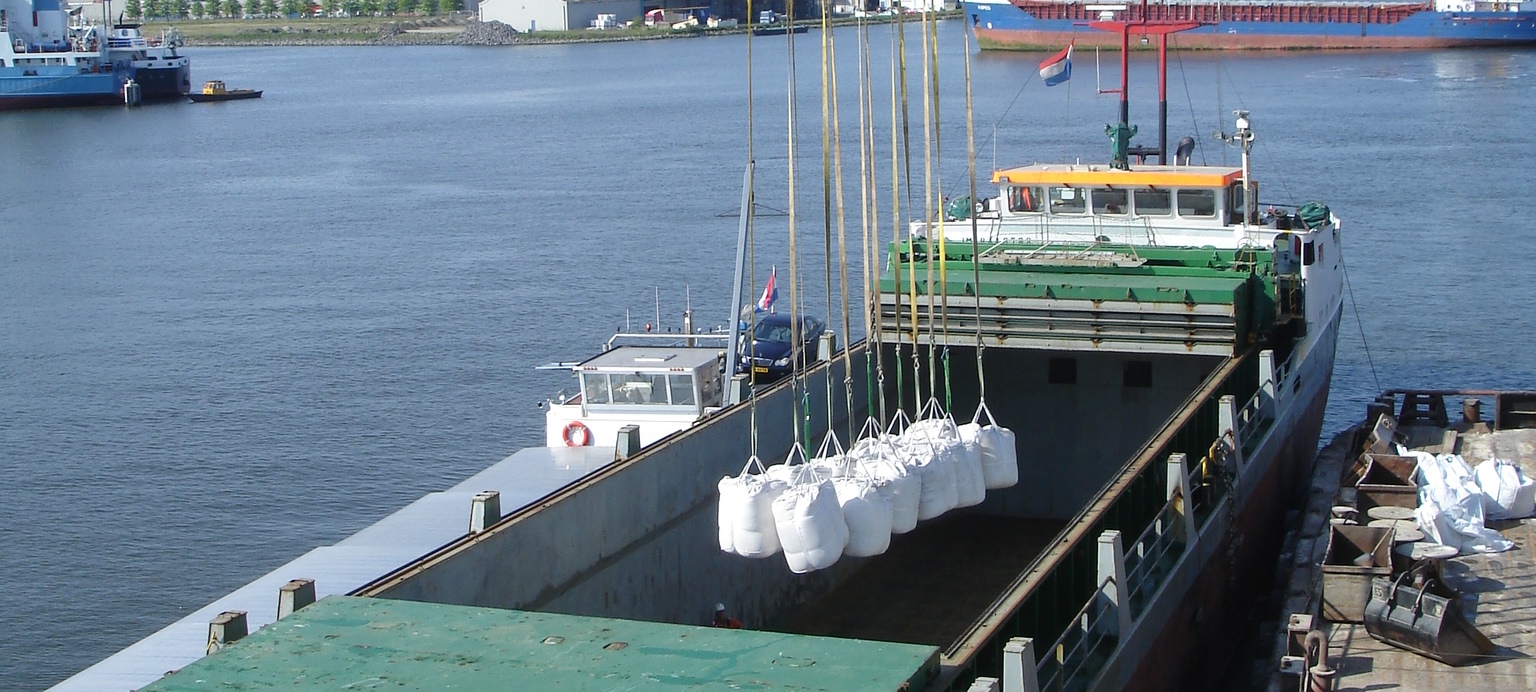 Transshipping-barite-Amsterdam-2010